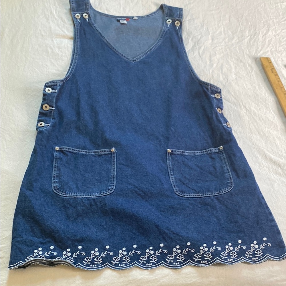 0250 vintage denim embroidered jumper, dress size extra large made by JL NY